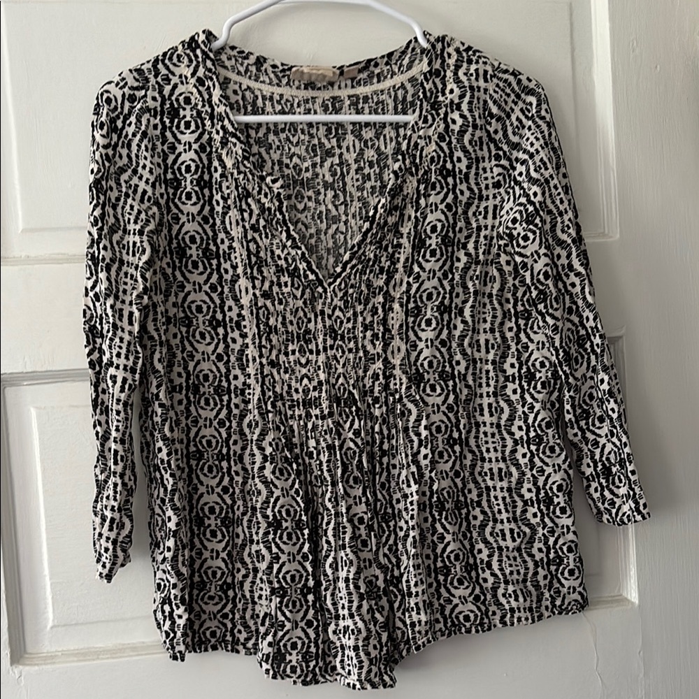 Black and White Patterned Women's Top
